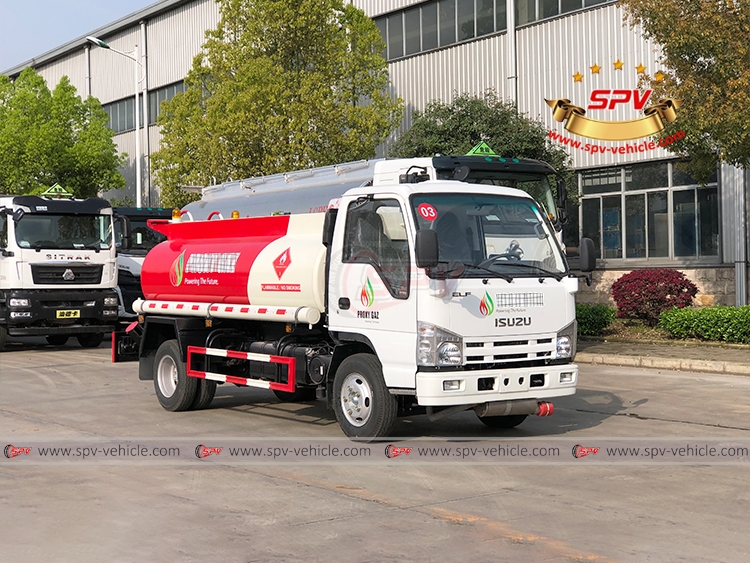 4,000 Litres Refueling Tank Truck ISUZU - RF